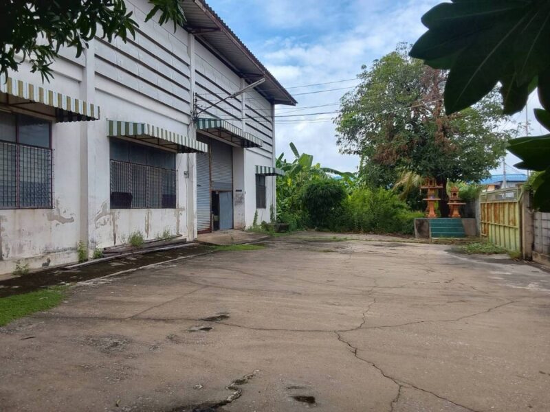 ที่ดิน พร้อมสิ่งปลูกสร้าง โกดังเก็บของ ถ. บางบัวทอง - สุพรรณบุรี (340) อ.บางบัวทอง จ.นทบุรี