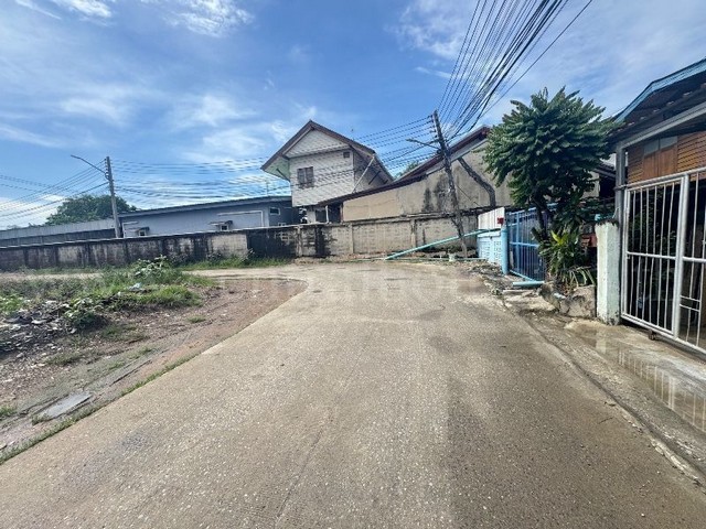 ที่ดิน ซอยเรณูอุทิศ ลาดหลุมแก้ว 120 ตารางวา ติดถนน 3 ด้าน ห่างถนนใหญ่เพียงประมาณ 100 เมตร