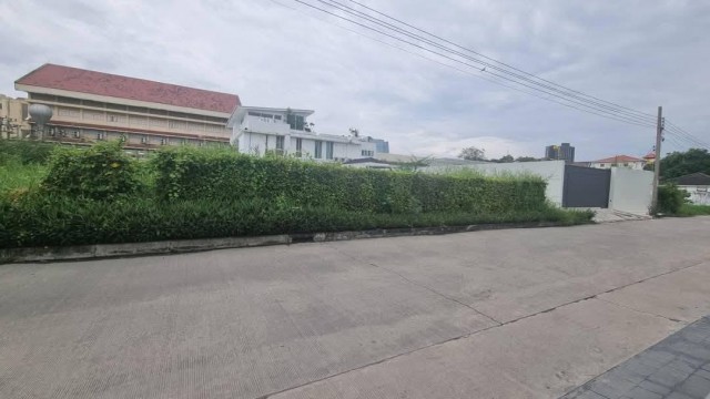ให้เช่า #ที่ดินเปล่า ซอยราชวินิตบางแก้ว หลังเมกาบางนา #ใกล้โรงเรียนราชวินิตบางแก้ว #ย่านบางนา095-1642956 EE
