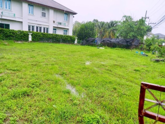 ขายที่ดิน 2.999 ล้านบาท ในโครงการชัยพฤกษ์ Land & Houses เชียงใหม่–แม่โจ้ | ที่ดินแปลงสวย ติดลำน้ำด้านข้าง บรรยากาศร่มรื่น ในโครงการคุณภาพ