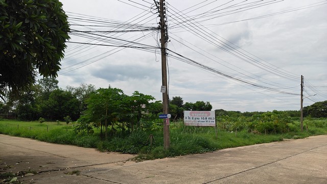 ขายที่ดินแปลงหัวมุม หมู่บ้านรุ่งเรืองวิลเลจ ซอยประชาสโมสร 26 เมืองขอนแก่น ห่างถนนใหญ่เพียง 200 เมตร เหมาะสร้างบ้าน