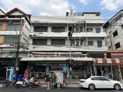 ขายอาคารพาณิชย์ 3.5 ชั้น ทำเลทองแบริ่ง ตรงข้าม รร.เซนต์โยเซฟ พร้อมผู้เช่า(7-11) ผลตอบแทน มากกว่า 5 เปอร์เซ็น