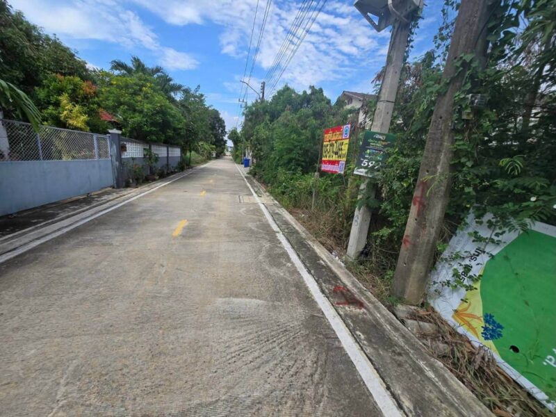 ขายด่วนที่ดินใกล้เซ็นทรัลศาลายา 91 ตรว ติดถนนคอนกรีตสาธารณะ ถมแล้ว ซ.หอถังประปา รพช. อ.พุทธมณฑล จ.นครปฐม